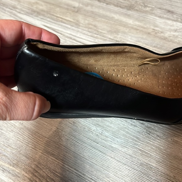 Black Flats-Size 6 - Picture 4 of 8